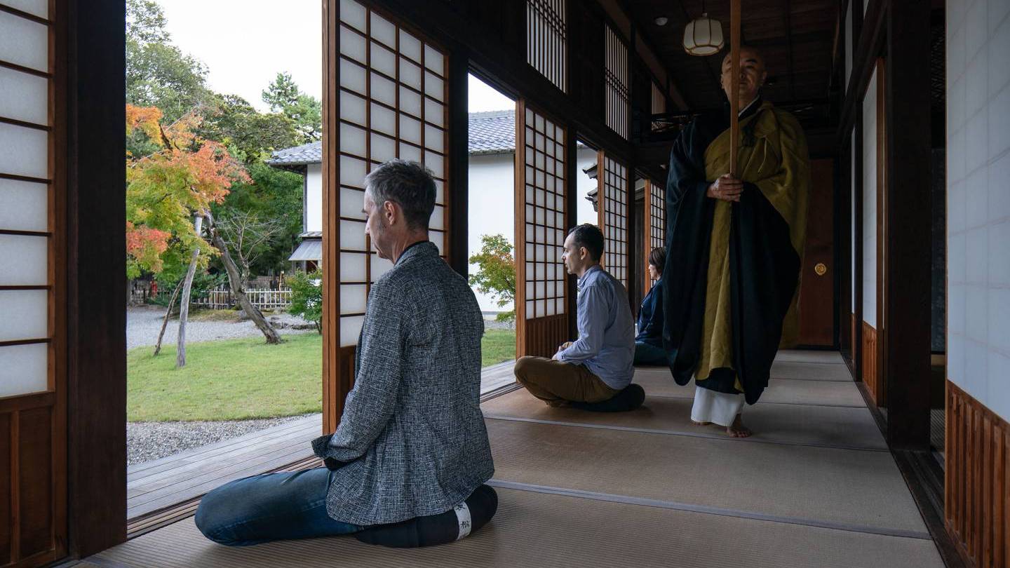 楽々園内非公開施設「御書院」での坐禅体験 - Visit Omi ようこそ近江へ